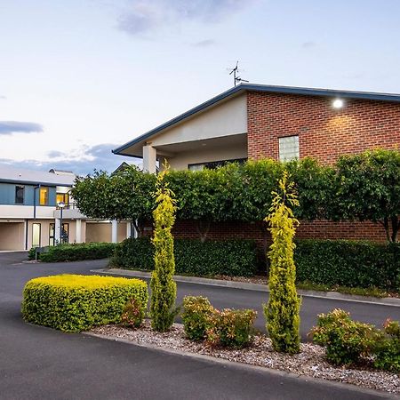 Hawkesbury Race Club Motel Windsor Exterior foto The Village, 2016